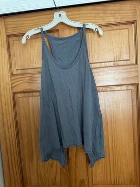 ✨BOGO FREE ENTIRE CLOSET✨
lululemon athletica Gray Scoop Neck Swing Tank